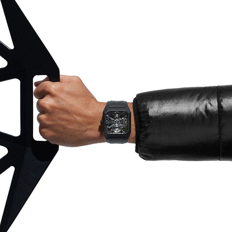 ベル＆ロス BR 03 サイバー セラミック BR03-CYBER-CE