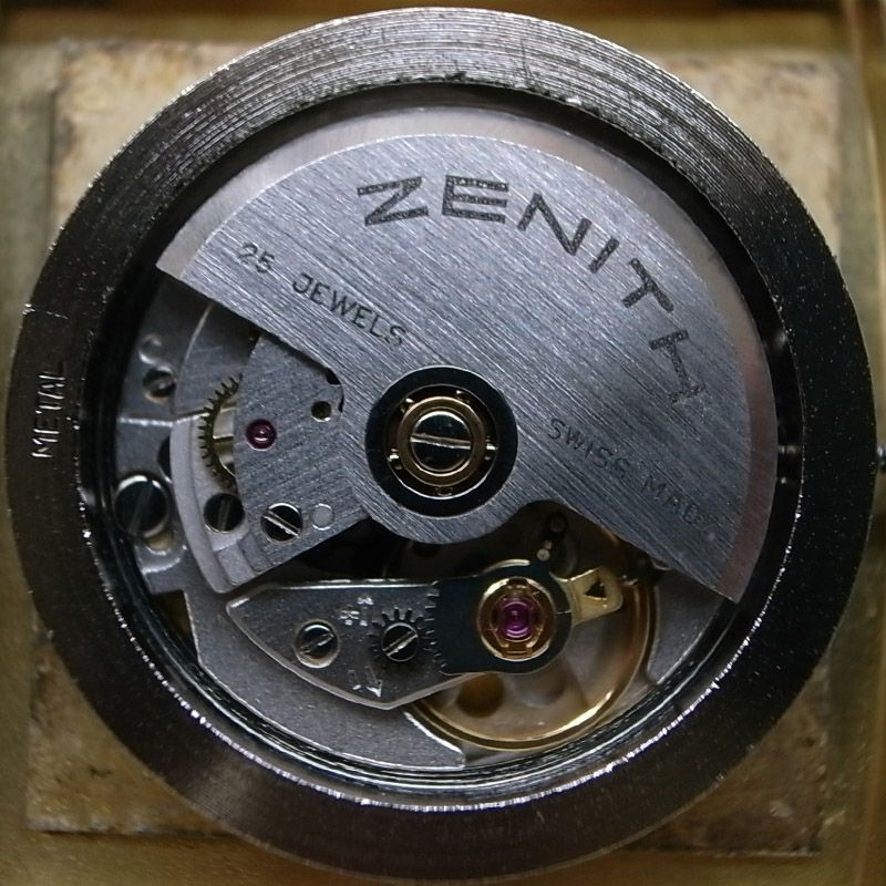 ZENITH 自動巻き時計 ビンテージ ゼニス 自動巻 稀少ハーフローター式 自社ムーブ Cal.133.8搭載 (超