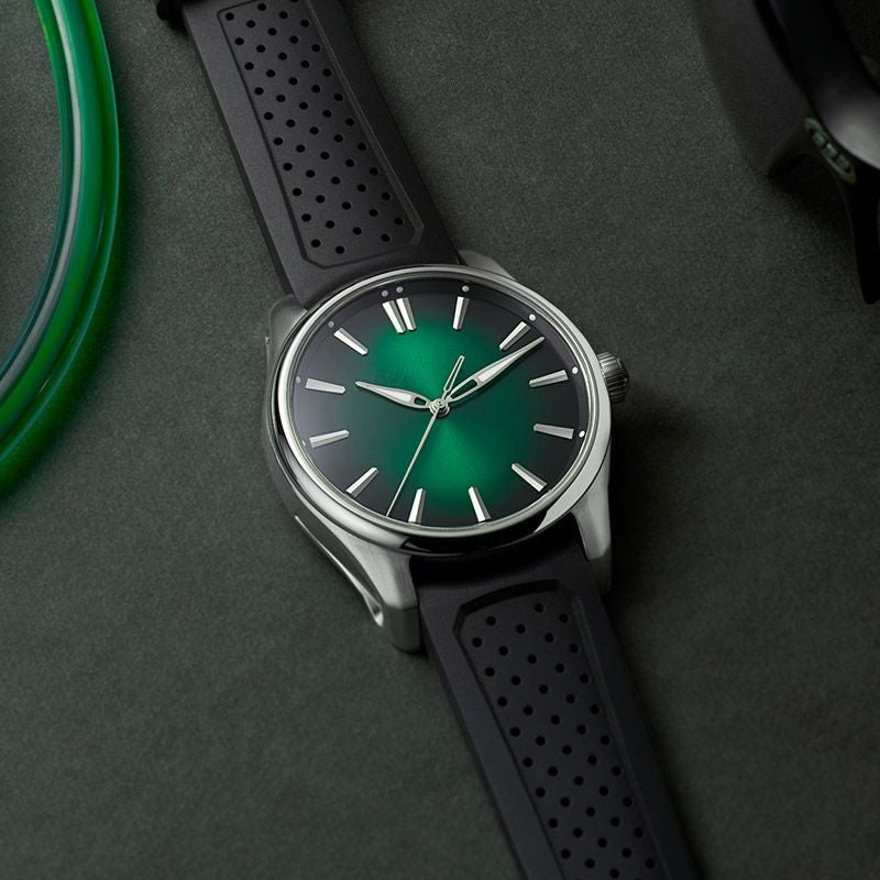 H.Moser ＆ Cie. PIONEER CENTRE SECONDS COSMIC GREEN H.モーザー